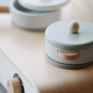 音も動きも楽しい、お子さまの創造力を引き出す木製のキッチンセット KURUKURU COOKER（クルクル クッカー）