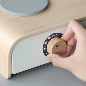 音も動きも楽しい、お子さまの創造力を引き出す木製のキッチンセット KURUKURU COOKER（クルクル クッカー）