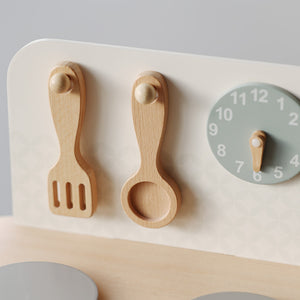 音も動きも楽しい、お子さまの創造力を引き出す木製のキッチンセット KURUKURU COOKER（クルクル クッカー）