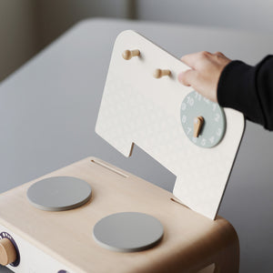 音も動きも楽しい、お子さまの創造力を引き出す木製のキッチンセット KURUKURU COOKER（クルクル クッカー）