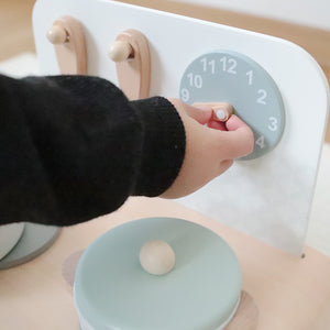 音も動きも楽しい、お子さまの創造力を引き出す木製のキッチンセット KURUKURU COOKER（クルクル クッカー）