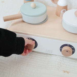 音も動きも楽しい、お子さまの創造力を引き出す木製のキッチンセット KURUKURU COOKER（クルクル クッカー）