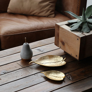 使い込むほど味わい深くなる、経年変化を楽しめるトレー LEAF TRAY（リーフ トレイ）