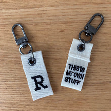 画像をギャラリービューアに読み込む, 大切なアイテムをしっかりアピールできるタグ LETTER CHARM
