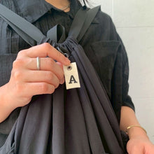 画像をギャラリービューアに読み込む, 大切なアイテムをしっかりアピールできるタグ LETTER CHARM
