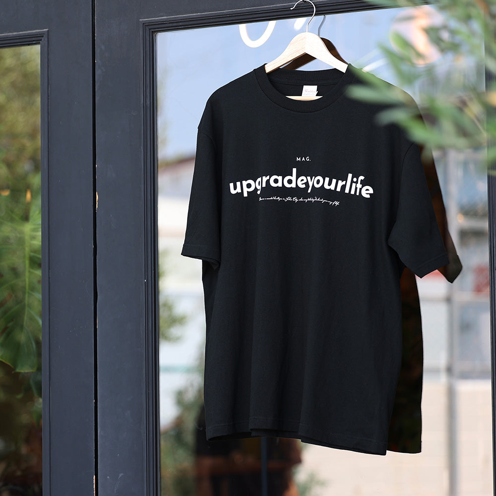【MAG.オリジナル】Tシャツ UPGRADE YOUR LIFE