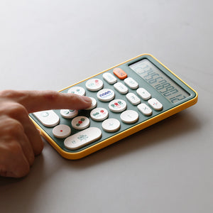 ピンズデザインのボタンが特徴的な麻雀電卓 MAHJONG DENTAKU（マージャンデンタク）