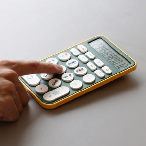 ピンズ マンズ デザインのボタンが特徴的な麻雀電卓 MAHJONG DENTAKU（マージャンデンタク）