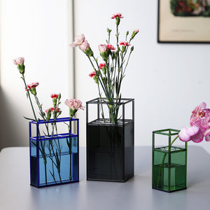 都会の風景を閉じ込めたような器 MARHA VASE（マーハ ベース）