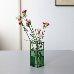 都会の風景を閉じ込めたような器 MARHA VASE（マーハ ベース）