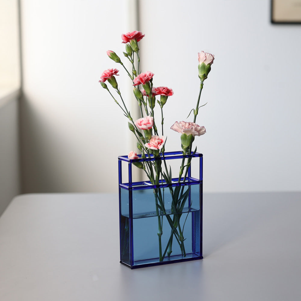 都会の風景を閉じ込めたような器 MARHA VASE（マーハ ベース