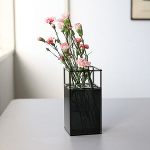 都会の風景を閉じ込めたような器 MARHA VASE（マーハ ベース）