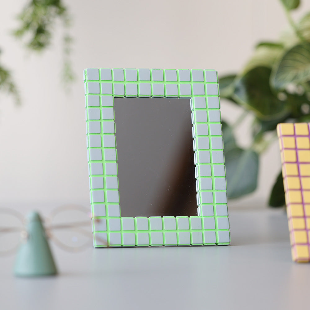 色彩の調和が美しいタイル風ミラー MEX MIRROR（エムイーエックス ミラー）