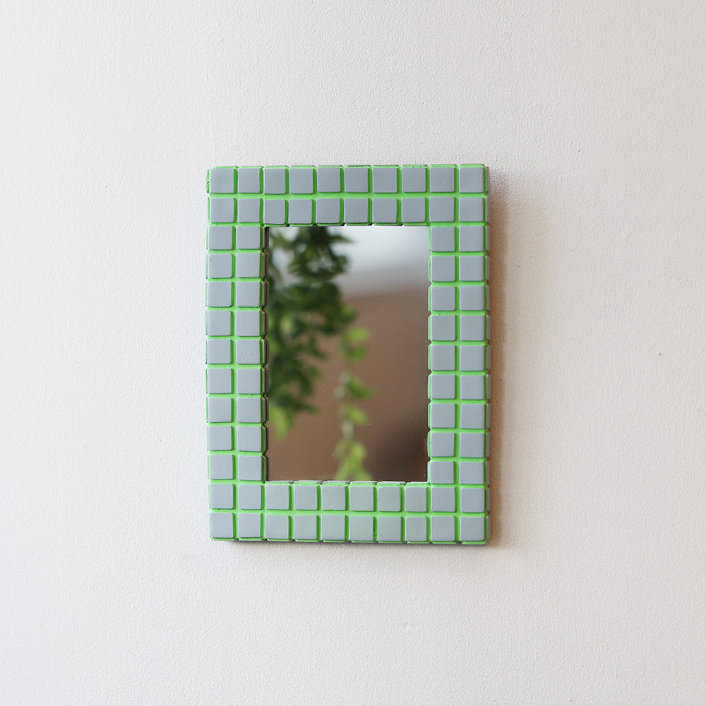 色彩の調和が美しいタイル風ミラー MEX MIRROR（エムイーエックス