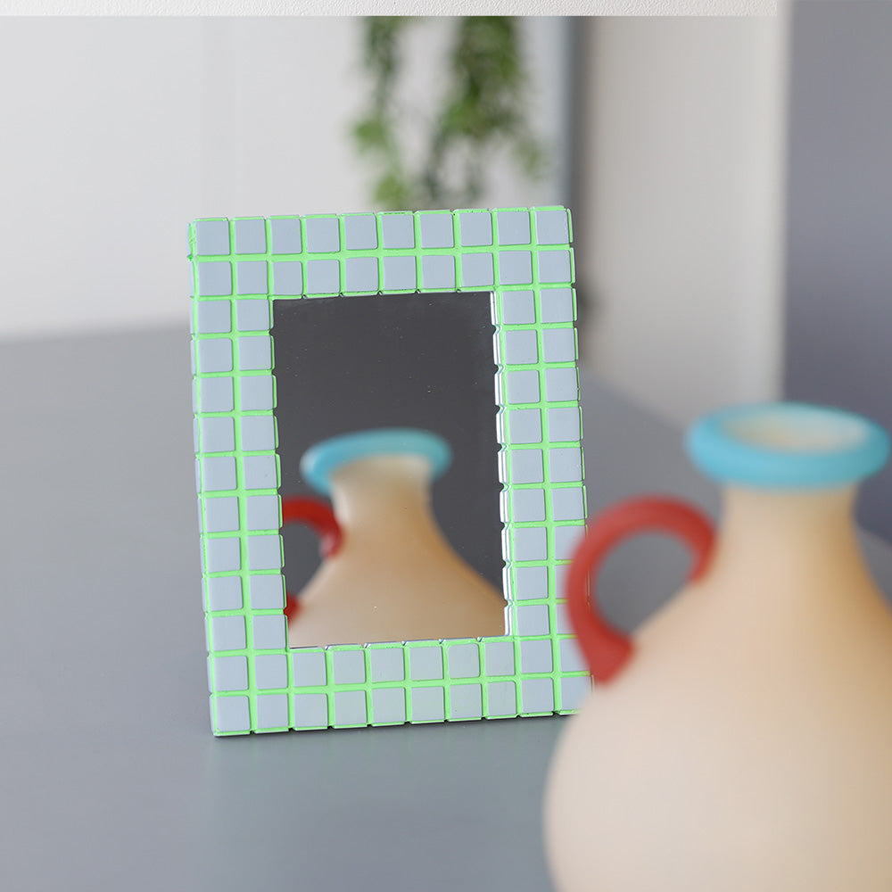 色彩の調和が美しいタイル風ミラー MEX MIRROR（エムイーエックス