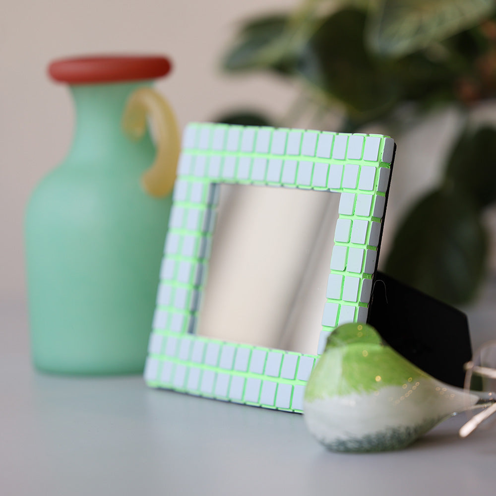 色彩の調和が美しいタイル風ミラー MEX MIRROR（エムイーエックス