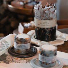 画像をギャラリービューアに読み込む, アロマワックスにドライフラワーを入れて固めたボタニカルキャンドル MIMOSA FLOWER AROMA CANDLE（ミモザ フラワー アロマ キャンドル）
