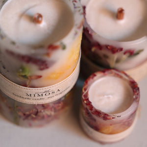 本物のカーネーションを閉じ込めた、華やかで上品なデザインのキャンドル MIMOSA Flower Candle Carnation