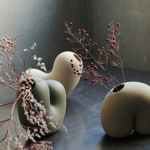 シンボリックな美、象徴的な姿のフラワーベース Moku、Moma、Mori（モク、モマ、モリ）