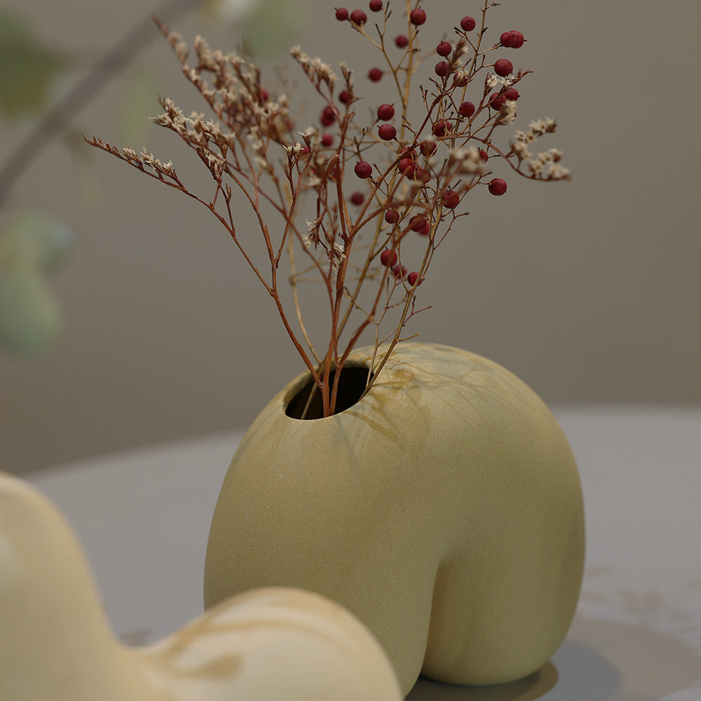 シンボリックな美、象徴的な姿のフラワーベース Moku、Moma、Mori