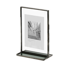 画像をギャラリービューアに読み込む, 中に入れたものがまるで宙に浮いているかのようなガラスのフレーム MOR（エム オー アール）
