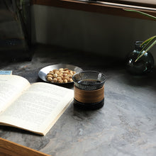 画像をギャラリービューアに読み込む, ウォルナット材のスリーブが温かい飲み物にも、冷たい飲み物にも似合う noon design cup mini（ヌーン デザインカップ ミニ）
