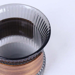 ウォルナット材のスリーブが温かい飲み物にも、冷たい飲み物にも似合う noon design cup mini（ヌーン デザインカップ ミニ）