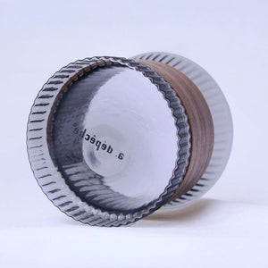 ウォルナット材のスリーブが温かい飲み物にも、冷たい飲み物にも似合う noon design cup mini（ヌーン デザインカップ ミニ）