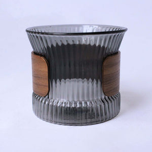 ウォルナット材のスリーブが温かい飲み物にも、冷たい飲み物にも似合う noon design cup mini（ヌーン デザインカップ ミニ）