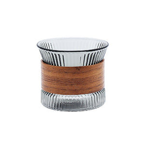 ウォルナット材のスリーブが温かい飲み物にも、冷たい飲み物にも似合う noon design cup mini（ヌーン デザインカップ ミニ）