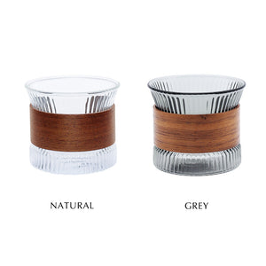 ウォルナット材のスリーブが温かい飲み物にも、冷たい飲み物にも似合う noon design cup mini（ヌーン デザインカップ ミニ）