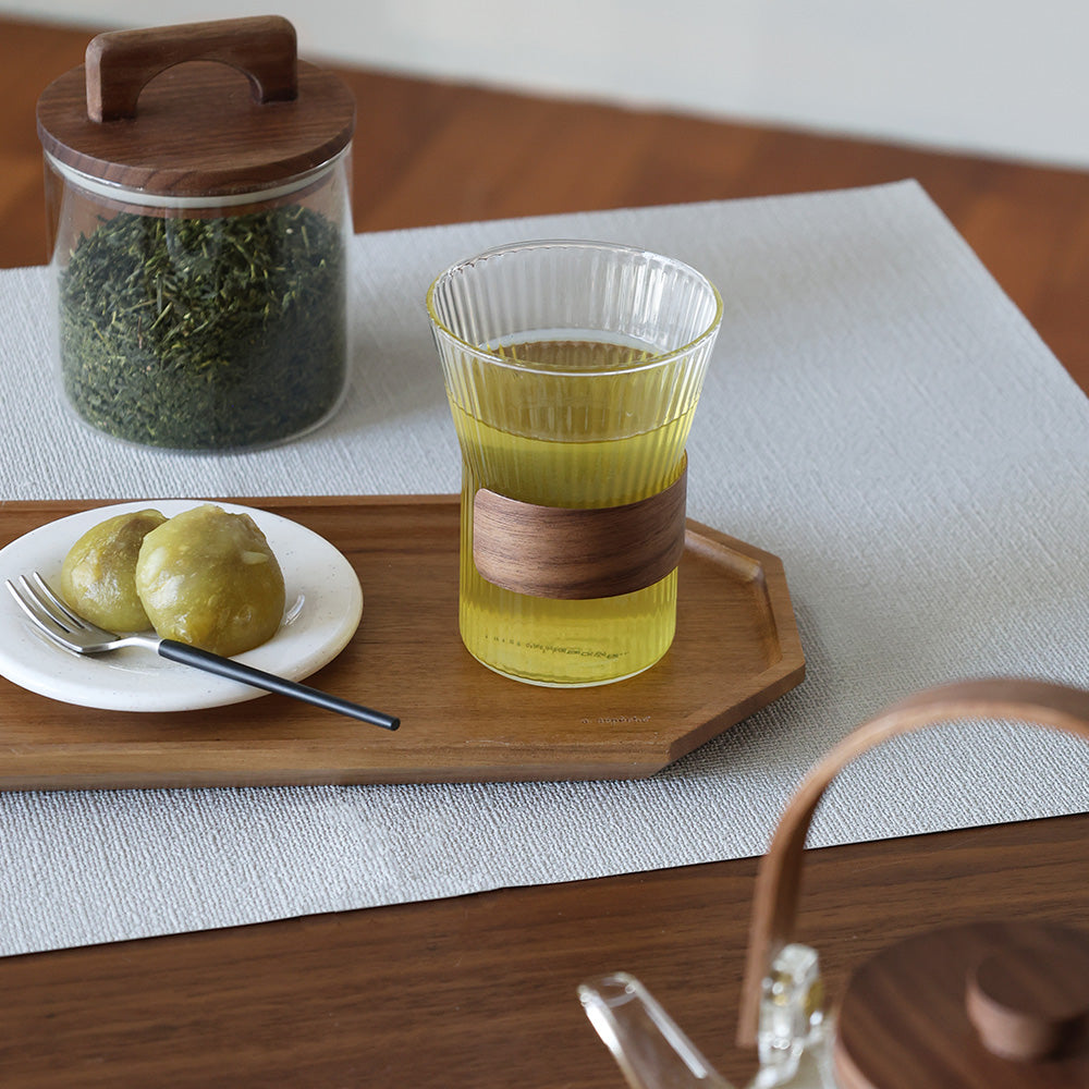 暖かみのある天然のウォルナット材をスリーブ部分に使用した noon design cup（ヌーン デザインカップ）