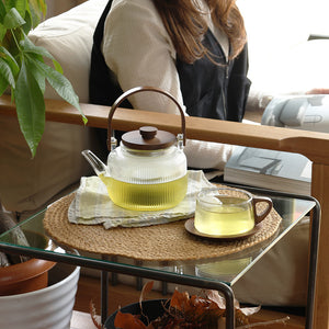 【予約商品】ガラスに刻まれた繊細なリブが光を反射し、ティータイムをより魅力的な時間にしてくれる noon teapot stripe（ヌーン ティーポット ストライプ）