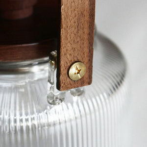 【予約商品】ガラスに刻まれた繊細なリブが光を反射し、ティータイムをより魅力的な時間にしてくれる noon teapot stripe（ヌーン ティーポット ストライプ）