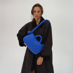 必要な小物がすべて入るので、ちょっとした外出にちょうどいいサイズのバッグ OLEND MiniOna Soft Bag