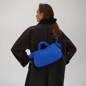 必要な小物がすべて入るので、ちょっとした外出にちょうどいいサイズのバッグ OLEND MiniOna Soft Bag