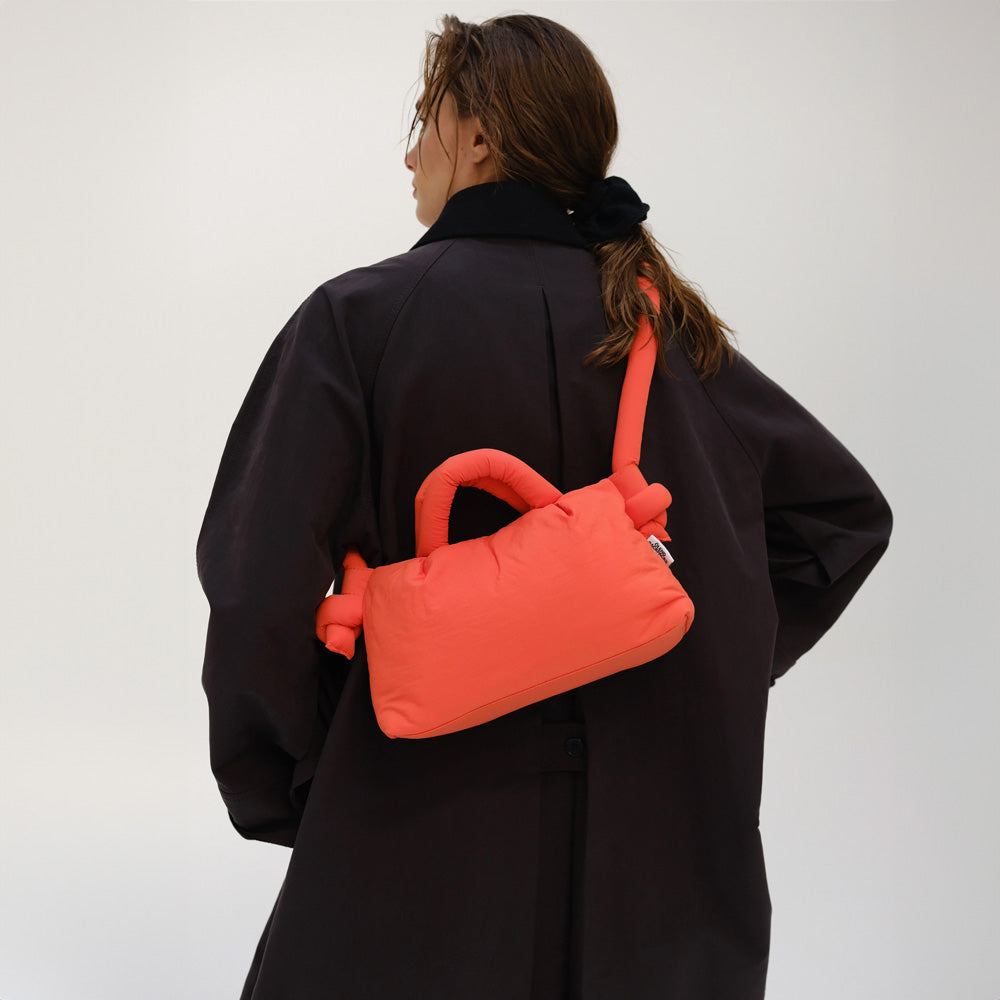 【美品】OLEND オレンド MiniOna Soft Bag オレンジ ミニ 必要な小物がすべて入るので、ちょっとした外出にちょうどいいサイズの