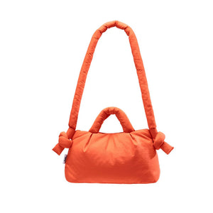 必要な小物がすべて入るので、ちょっとした外出にちょうどいいサイズのバッグ OLEND MiniOna Soft Bag