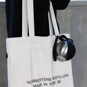 デザイン性と機能性が融合した、球体型のステンレスウォーターボトル Orb Bottle（オーブボトル）