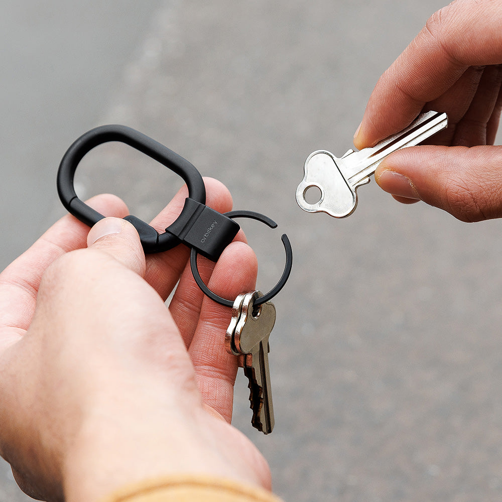 軽量でスマート、スリムにデザインされたカラビナ Orbitkey Clip Mini