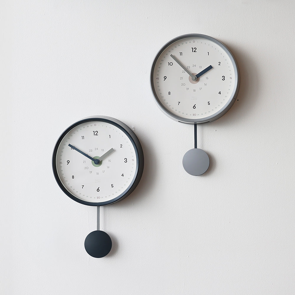 振り子のリズムが心地の良い掛け時計 PIKO CLOCK（ピコ クロック）