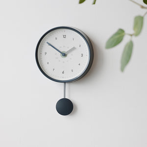 振り子のリズムが心地の良い掛け時計 PIKO CLOCK（ピコ クロック）