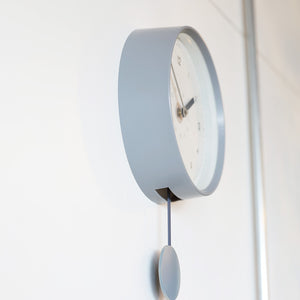 振り子のリズムが心地の良い掛け時計 PIKO CLOCK（ピコ クロック）