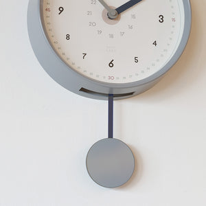 振り子のリズムが心地の良い掛け時計 PIKO CLOCK（ピコ クロック）