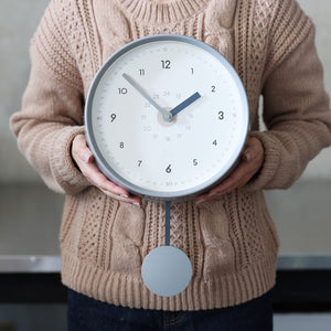 振り子のリズムが心地の良い掛け時計 PIKO CLOCK（ピコ クロック）