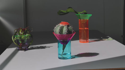 上下セパレート構造 ネオンカラーのガラス製フラワーベース GLOW GROW