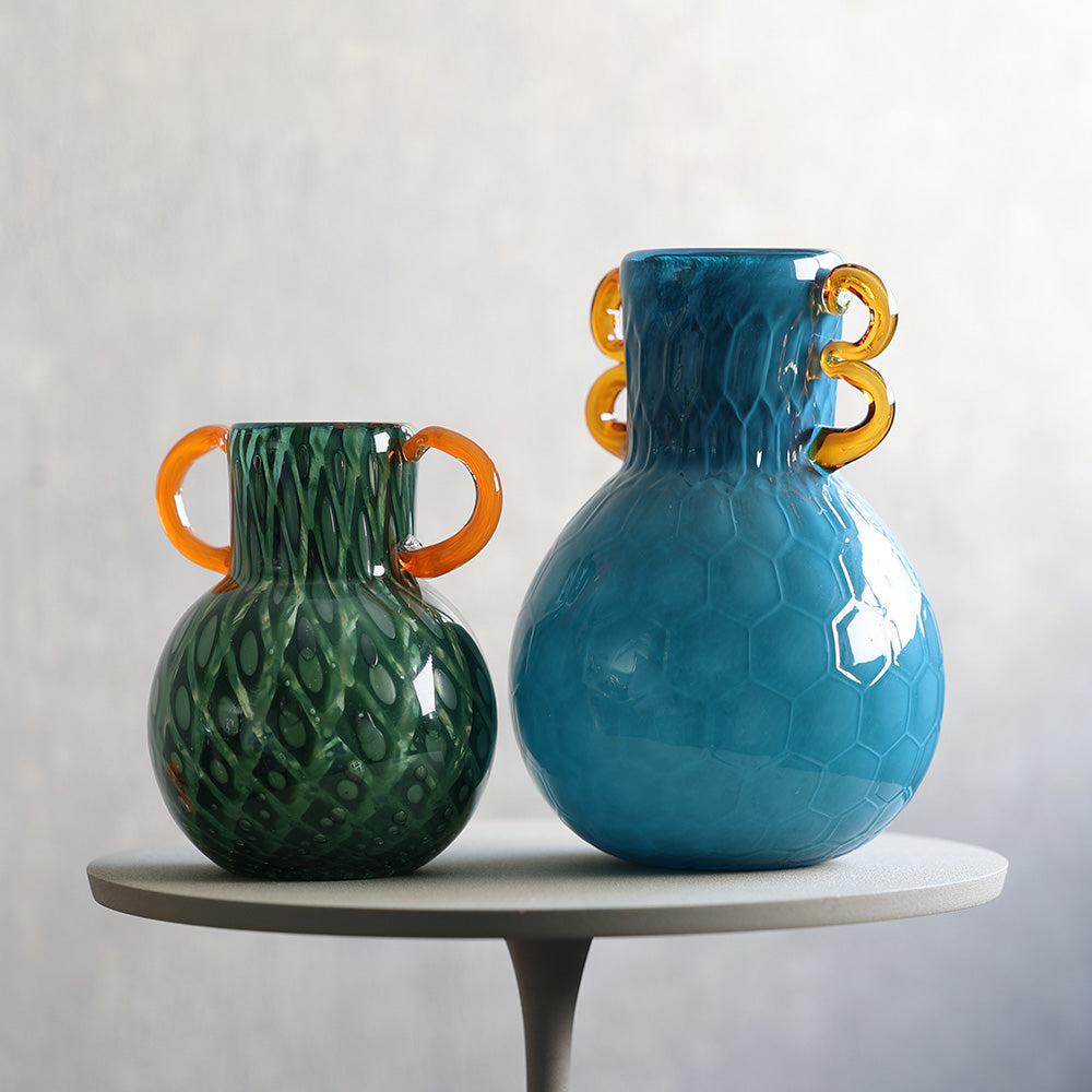 繊細なガラスで仕立てられたフラワーベース Quyen（クエン） – MAG