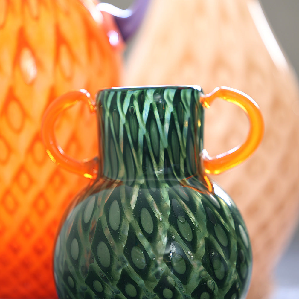 繊細なガラスで仕立てられたフラワーベース Quyen（クエン） – MAG