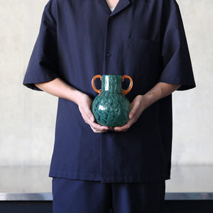 繊細なガラスで仕立てられたフラワーベース Quyen（クエン）
