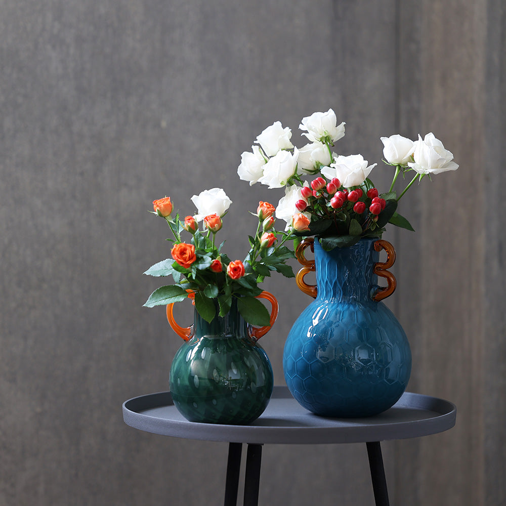 繊細なガラスで仕立てられたフラワーベース Quyen（クエン） – MAG